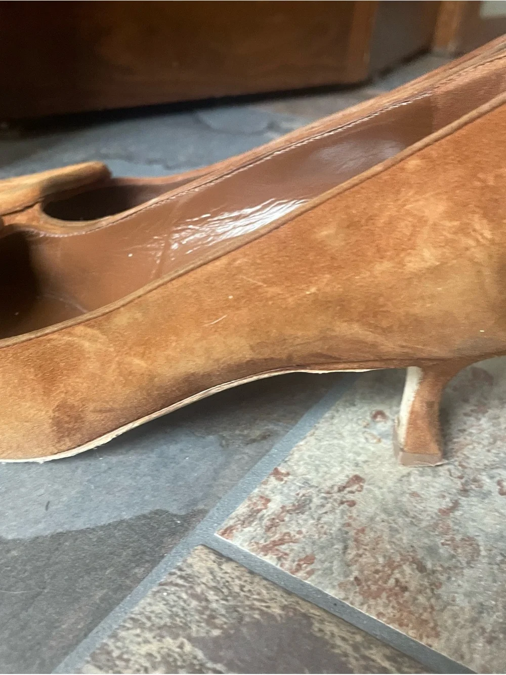 Manolo Blahnik Caramel Suede Pointed-Toe Pumps with Square Buckle size 39 / 8.5